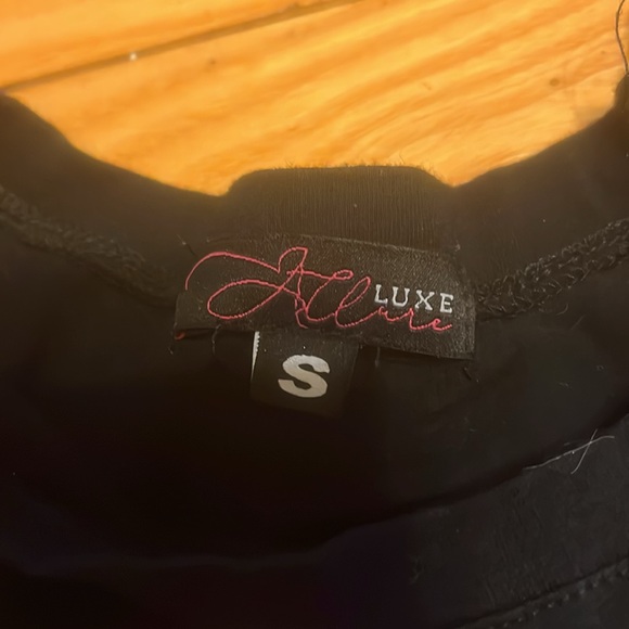 🖤black t-shirt🖤 - Picture 2 of 4